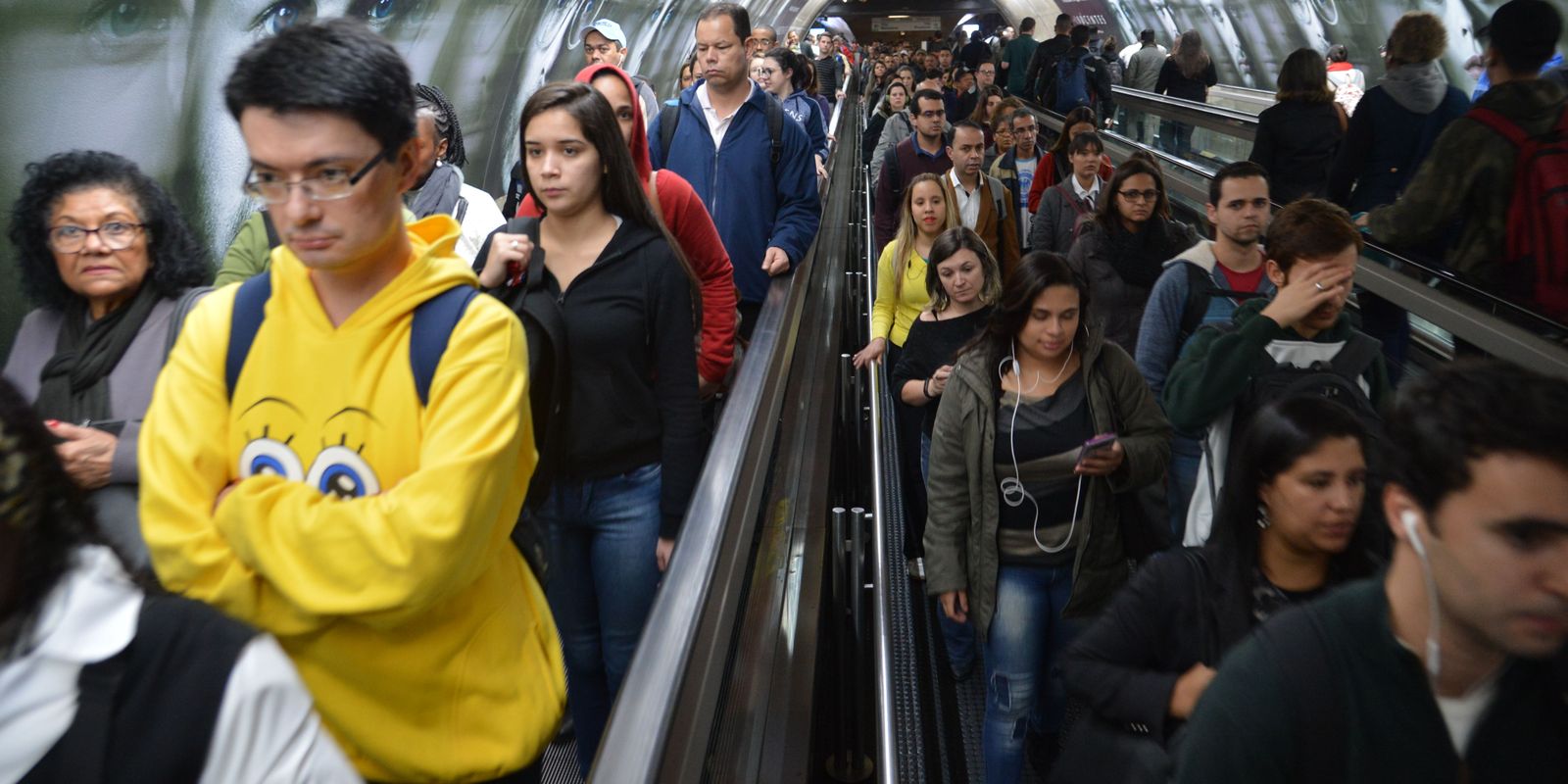 Falha no Metrô de São Paulo causa lentidão; estações estão lotadas Falha no Metrô de São Paulo causa lentidão; estações estão lotadas