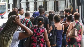 Taxa de desemprego fica em 6,6% no trimestre encerrado em abril