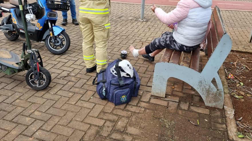 Colisão entre patinetes deixa mulher ferida em ciclovia da Avenida Brasil