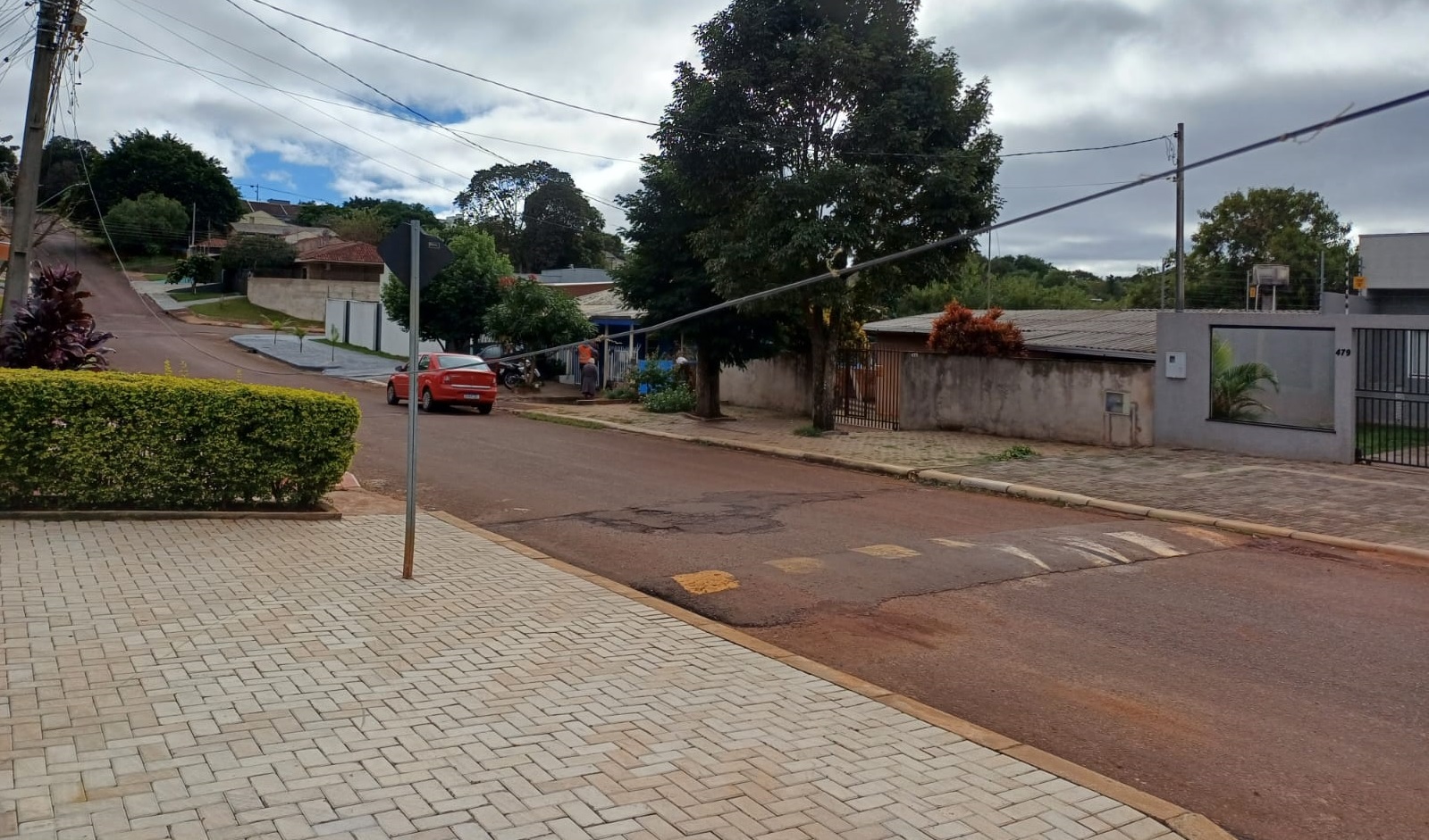 Moradores do Universitário reclamam dos serviços de empresas de internet e telefonia Moradores do Universitário reclamam dos serviços de empresas de internet e telefonia