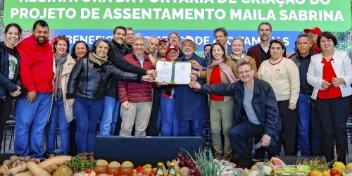 Lula cria assentamento da reforma agrária no Paraná Imagem referente a Lula cria assentamento da reforma agrária no Paraná