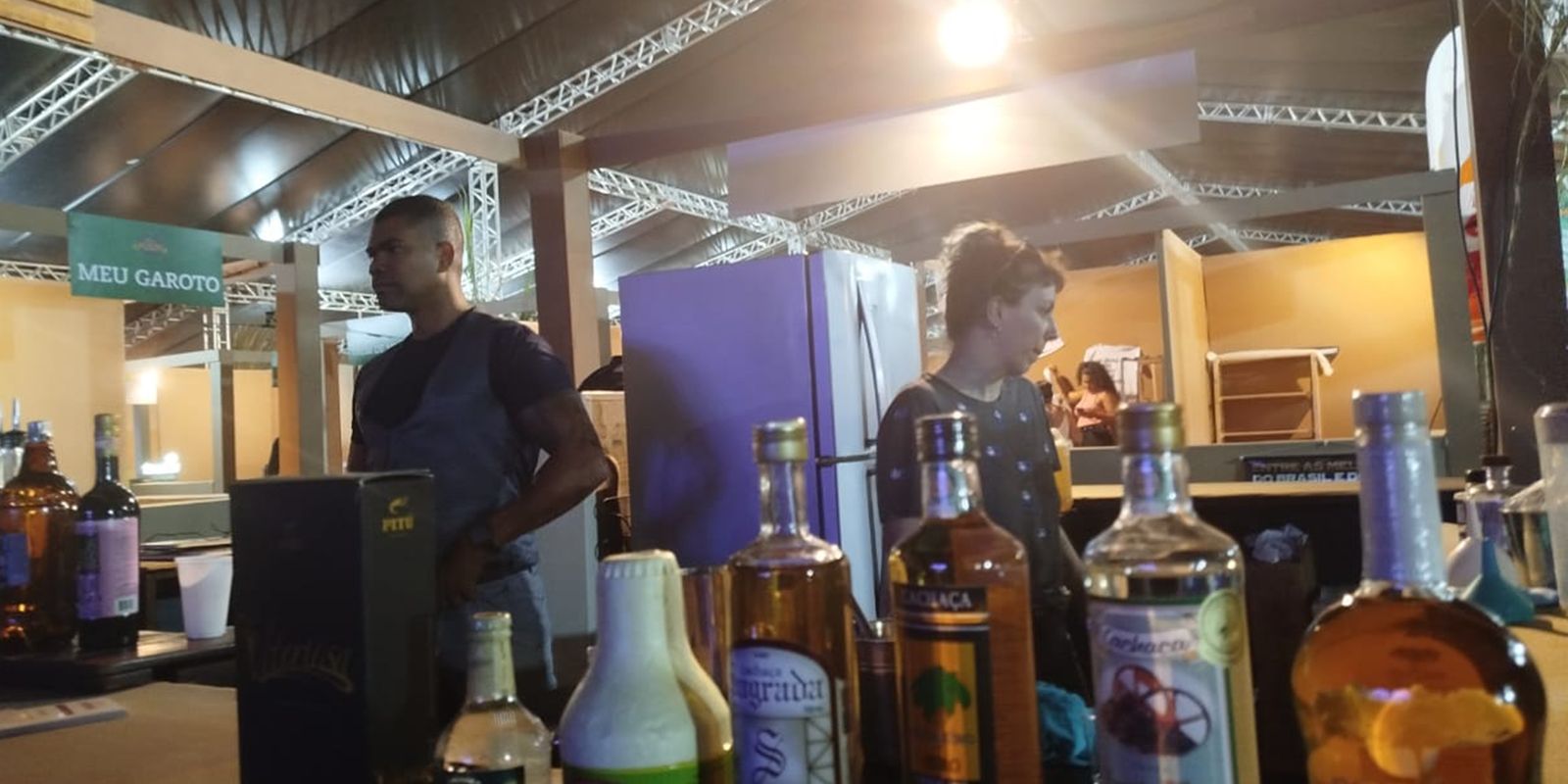 Produção de cachaça tem crescido, mas setor lamenta preconceito