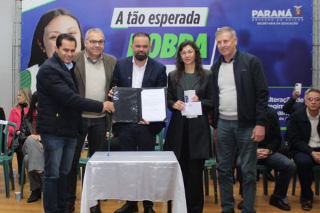 Governo oficializa Dobra de Padrão de 226 professores que atuam no Oeste do Estado Imagem referente a Governo oficializa Dobra de Padrão de 226 professores que atuam no Oeste do Estado