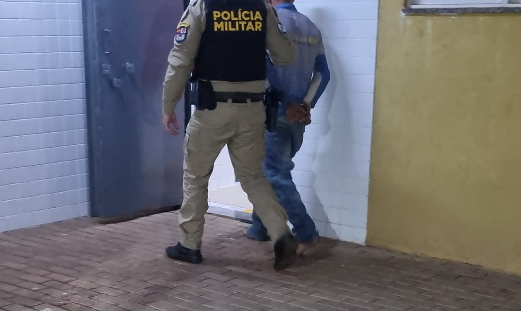 Homem é preso por violência doméstica após agredir ex-namorada e ameaçar familiares em Catanduvas