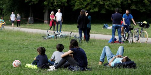 Imagem referente a França proibirá fumar em praias, parques e perto de escolas