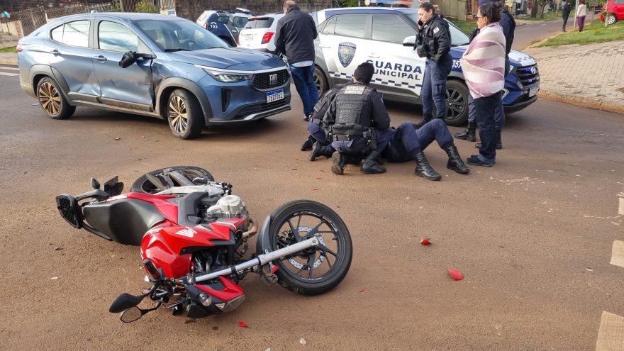 Guarda Municipal fica ferido em acidente no Bairro Periolo