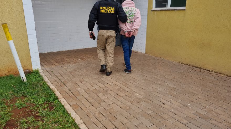 Homem é preso pela PM após dar tapas, chutes e esfaquear companheira no Interlagos