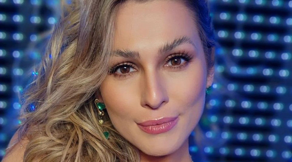 Lívia Andrade, apresentadora da TV Globo, estava em avião que fez pouso de emergência em SP Lívia Andrade, apresentadora da TV Globo, estava em avião que fez pouso de emergência em SP