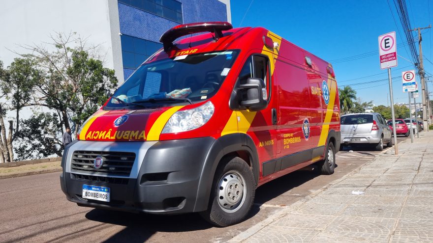 Bombeiros atendem vítima de queda de mesmo nível na Rua Uruguai