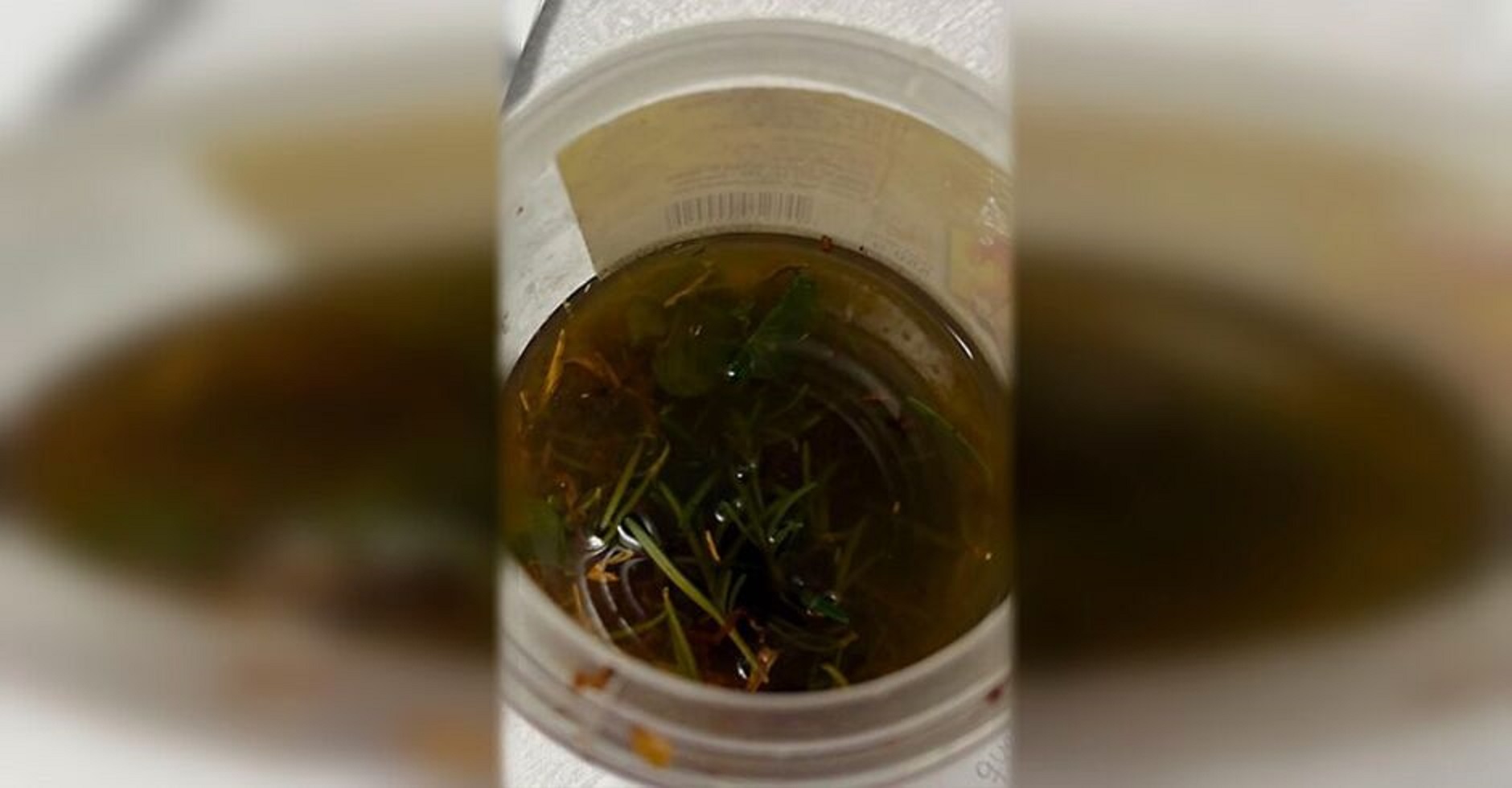 Bebê de 1 ano é intoxicado por mistura perigosa de álcool, maconha, alecrim e tabaco Bebê de 1 ano é intoxicado por mistura perigosa de álcool, maconha, alecrim e tabaco