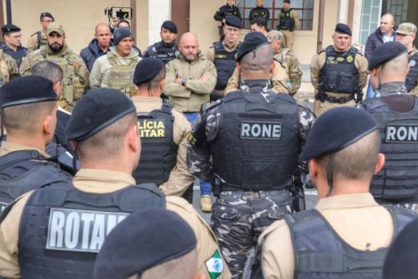 Contra o crime organizado, PM e PC apreendem câmeras nos bairros Parolin e Cajuru