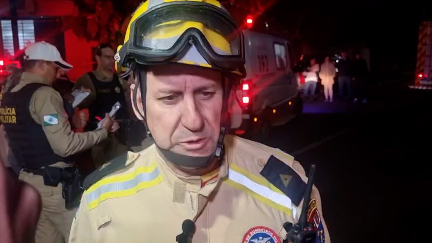 “Mulher de 27 anos, condutora da moto, não resistiu aos graves ferimentos” diz Corpo de Bombeiros