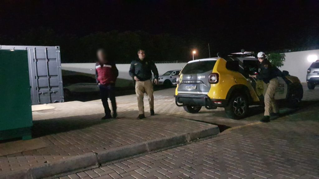 Motorista envolvido em acidente fatal é levado à delegacia para ser ouvido
