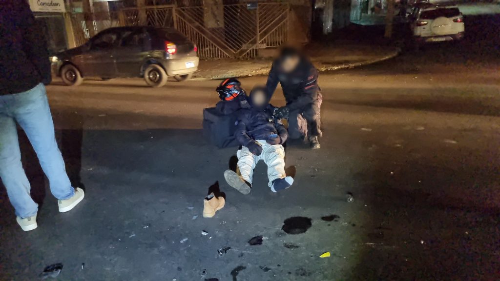 Entregador fica ferido em acidente de trânsito no Centro de Cascavel
