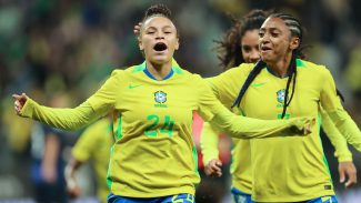 Dudinha brilha e seleção feminina derrota Japão no frio paulistano