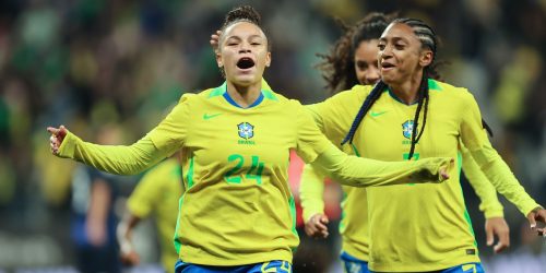 Dudinha brilha e seleção feminina derrota Japão no frio paulistano Imagem referente a Dudinha brilha e seleção feminina derrota Japão no frio paulistano