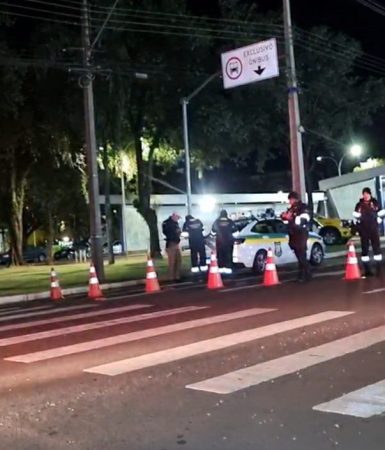 Forças de segurança fazem operação de trânsito no Centro de Cascavel Imagem referente a Forças de segurança fazem operação de trânsito no Centro de Cascavel