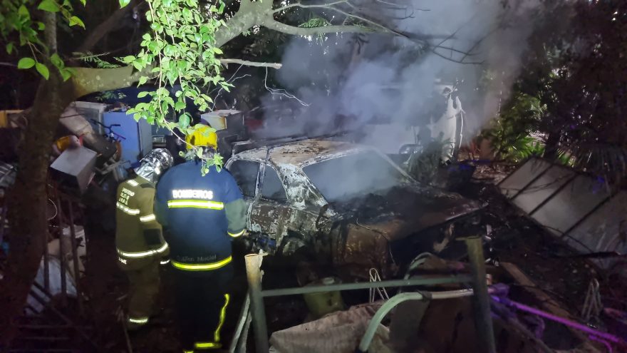 Acumulador se diz perseguido após ter carro incendiado dentro de pátio