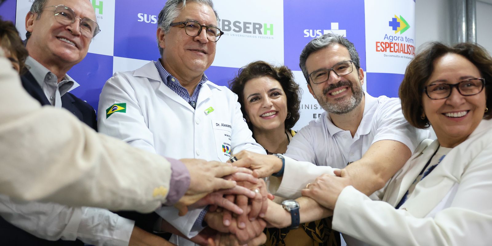 Padilha participa de 1º mutirão de cirurgias para reduzir fila do SUS Padilha participa de 1º mutirão de cirurgias para reduzir fila do SUS