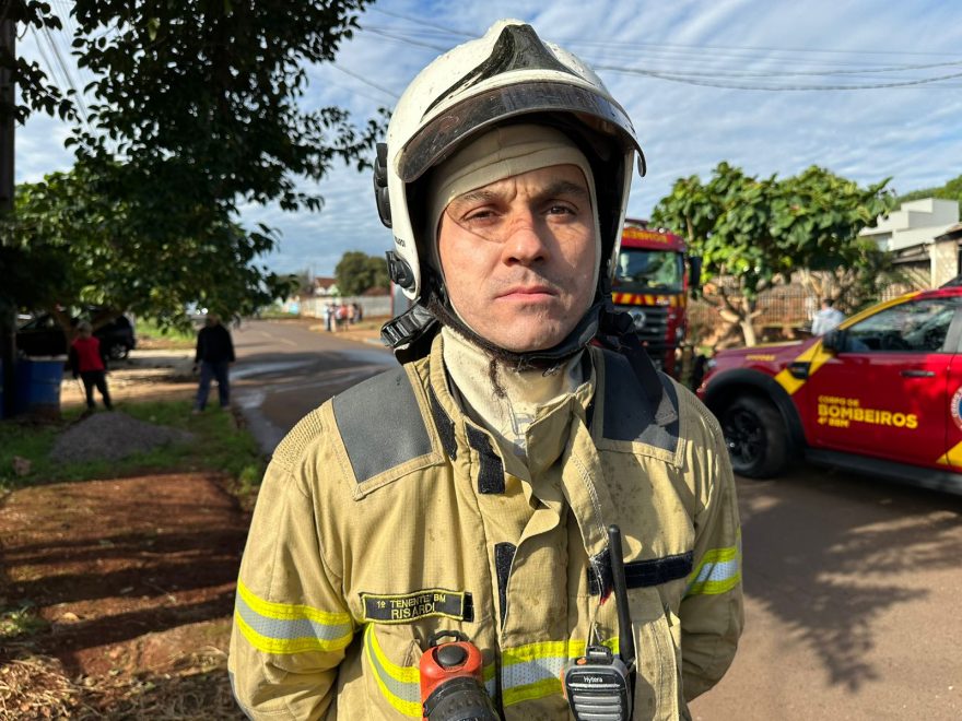 Conforme tenente, morador teria colocado fogo na casa com algum combustível