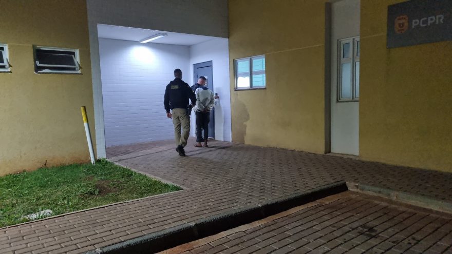 Jovem de 18 anos é detido em Matelândia: escada suspeita leva à prisão