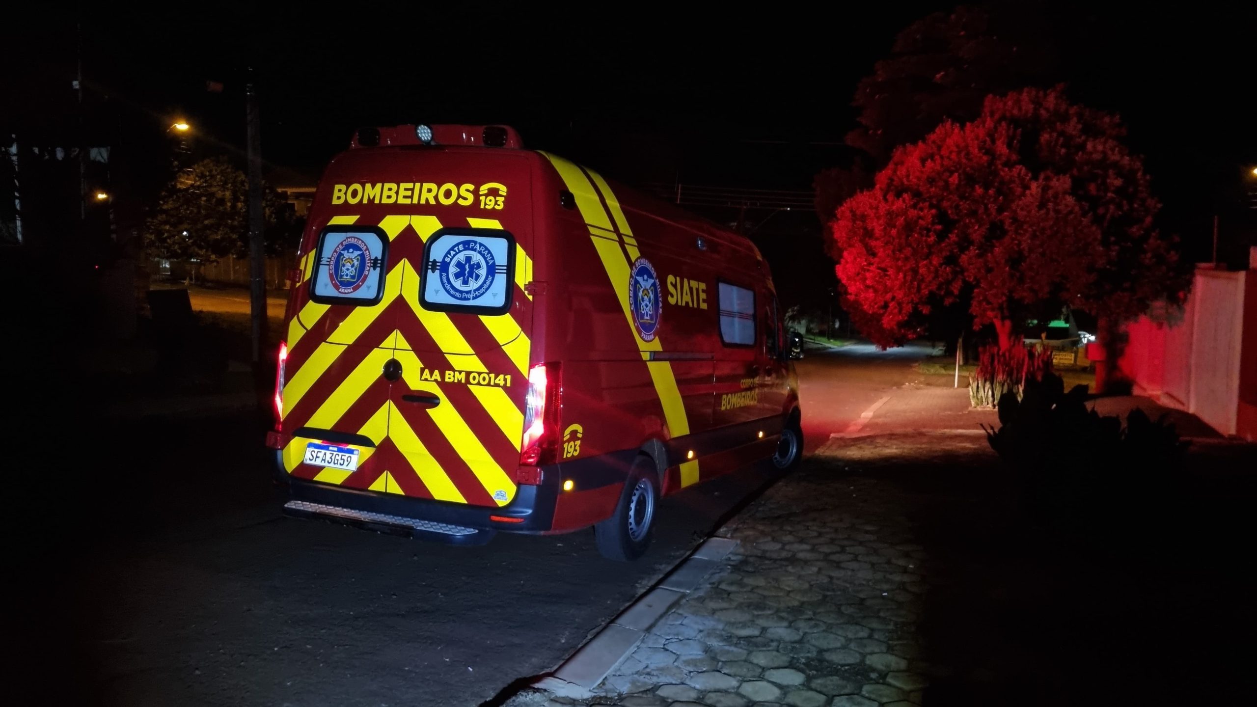 Socorristas do Siate atendem idoso após queda em casa no Bairro Cancelli Socorristas do Siate atendem idoso após queda em casa no Bairro Cancelli