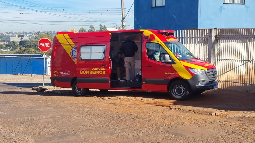Motociclista é socorrido pelo Siate após acidente de trânsito no Cascavel Velho