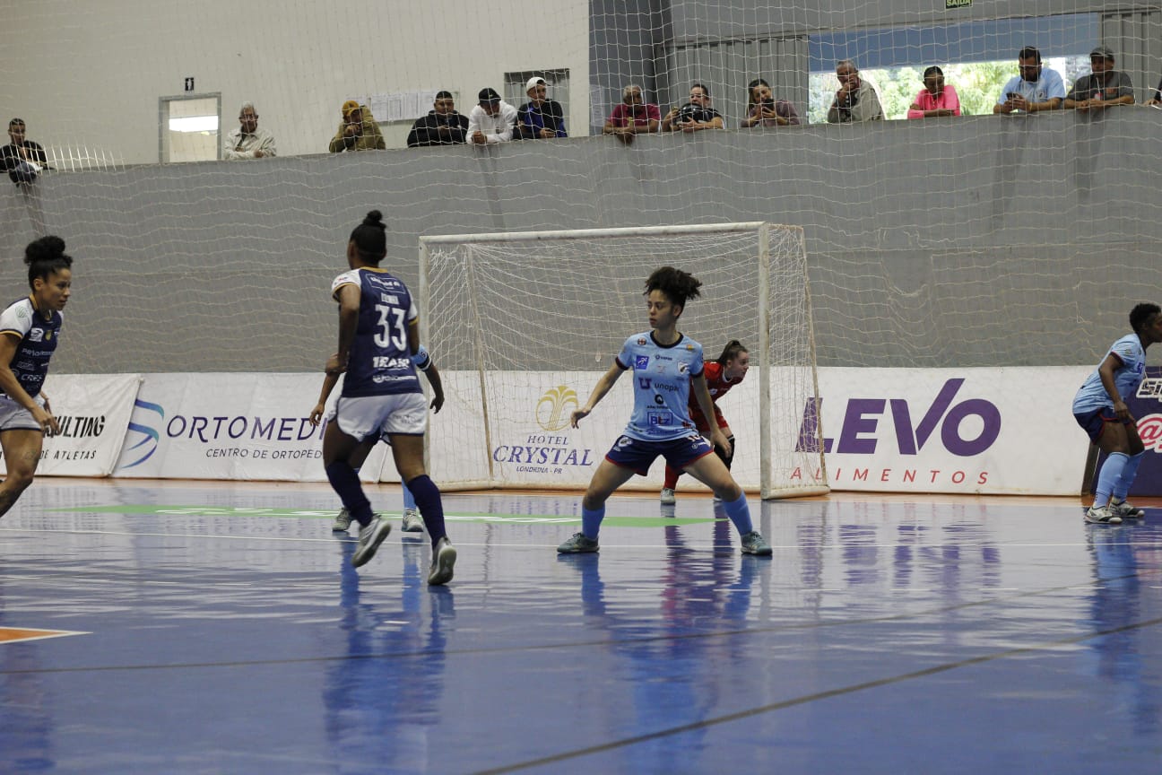 Stein Cascavel goleia Londrina por 4x0 e segue invicto na Liga Feminina de Futsal