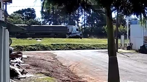 Imagem referente a Vídeo impressionante mostra violência de acidente frontal na BR-277, em Cascavel