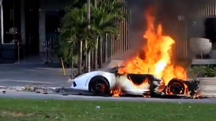 Lamborghini avaliada em mais de R$ 1 milhão é destruída em incêndio