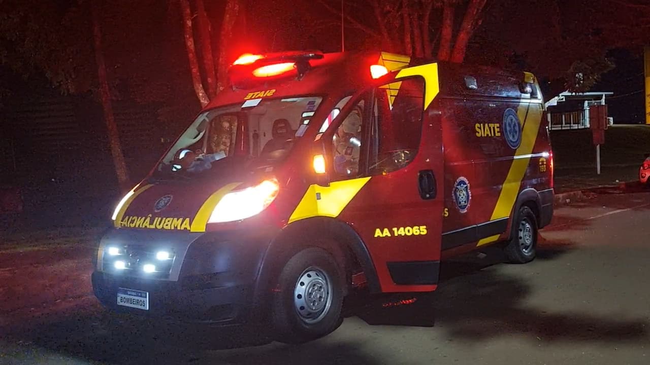 Idoso é socorrido pelo Siate na Rua Caiçaras