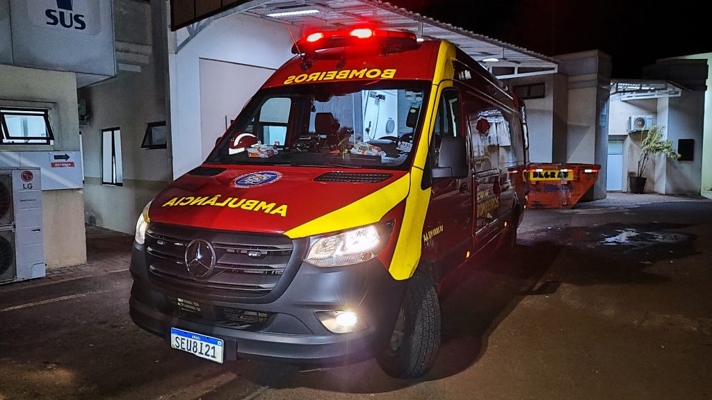 Idosa de 96 anos é hospitalizada após sofrer queda em casa e ferir a cabeça