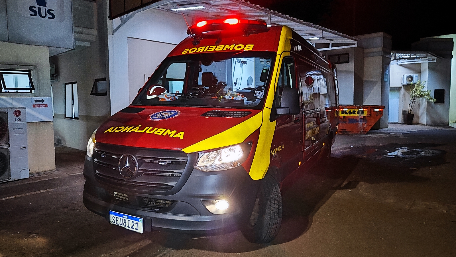 Idosa de 96 anos é hospitalizada após sofrer queda em casa e ferir a cabeça