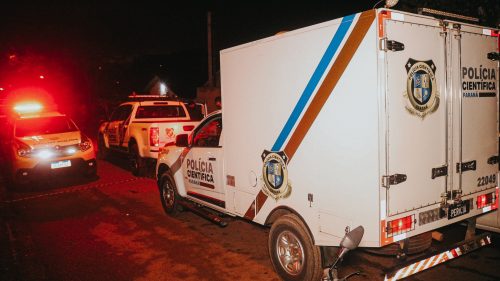 Polícia Civil e Polícia Científica são acionadas após três pessoas serem encontradas sem vida em PG Polícia Civil e Polícia Científica são acionadas após três pessoas serem encontradas sem vida em PG
