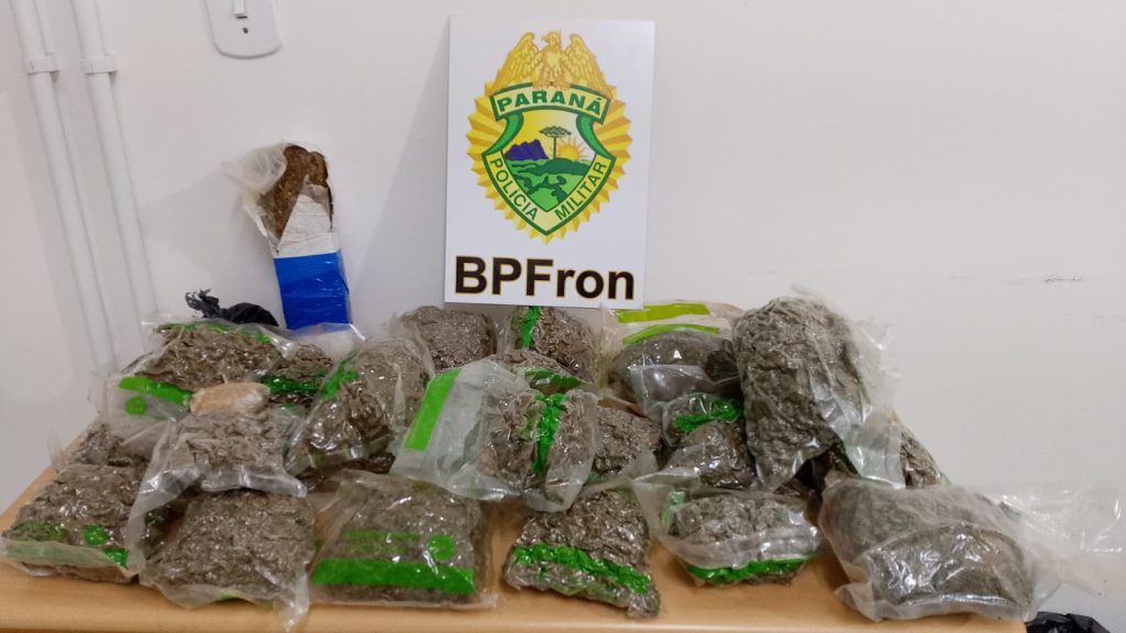 BPFron prende mulher transportando R$ 31 mil em maconha em ônibus interestadual na PR-182, em Realeza