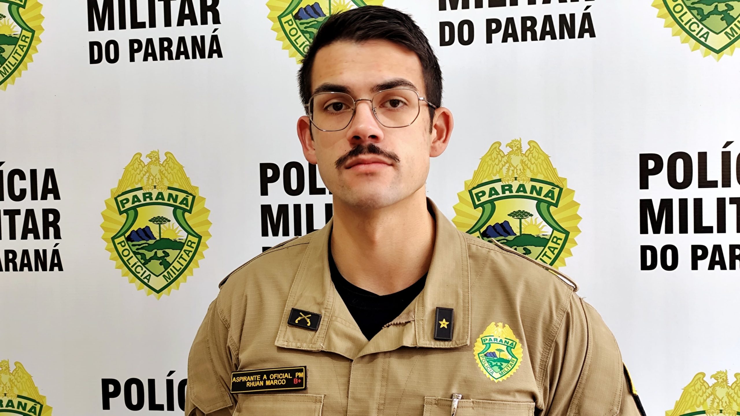 Crianças relataram à PM que eram amarradas e agredidas com cinto e cabos de celular pela mãe