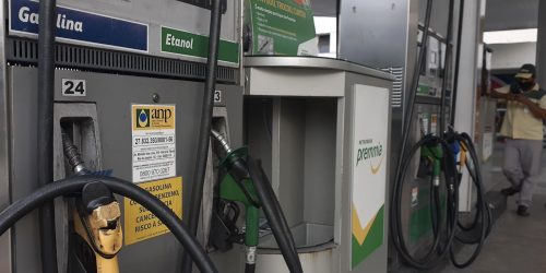 Petrobras reduz preço da gasolina A para as distribuidoras Imagem referente a Petrobras reduz preço da gasolina A para as distribuidoras