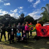 Imagem referente a Com apoio do IAT, mutirão recolheu cerca de 15 quilos de lixo do Pico Paraná