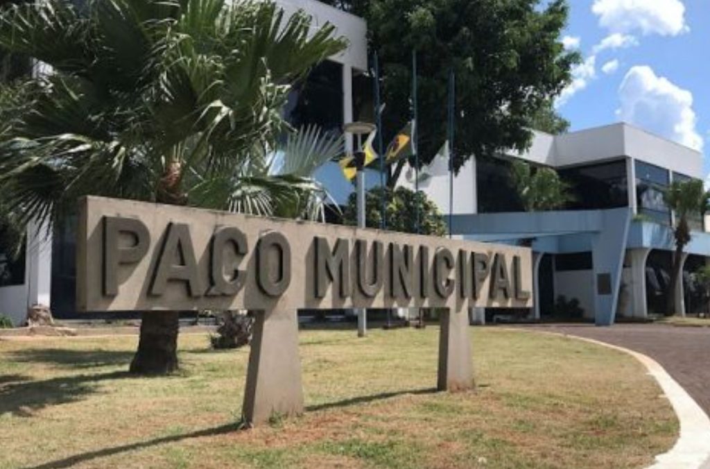 Ex-prefeito de Quedas do Iguaçu e seu sobrinho são condenados em ação civil pública ajuizada pelo Ministério Público do Paraná por prática de nepotismo Ex-prefeito de Quedas do Iguaçu e seu sobrinho são condenados em ação civil pública ajuizada pelo Ministério Público do Paraná por prática de nepotismo