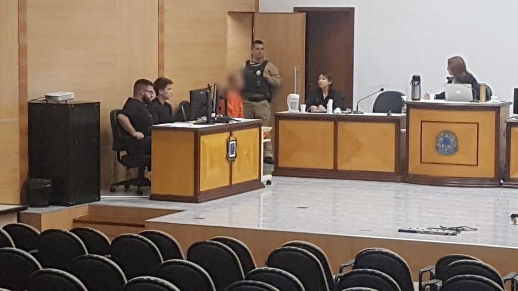Rapaz que agrediu 3 crianças com uma roda é condenado por três tentativas de homicídio
