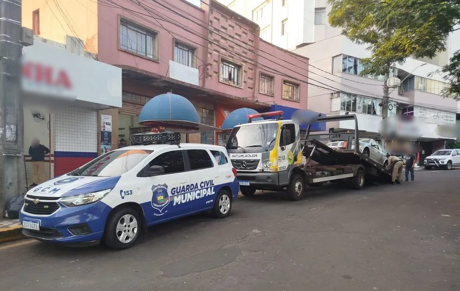 Golf com cerca de R$ 20 mil em débitos é apreendido pela Guarda Municipal
