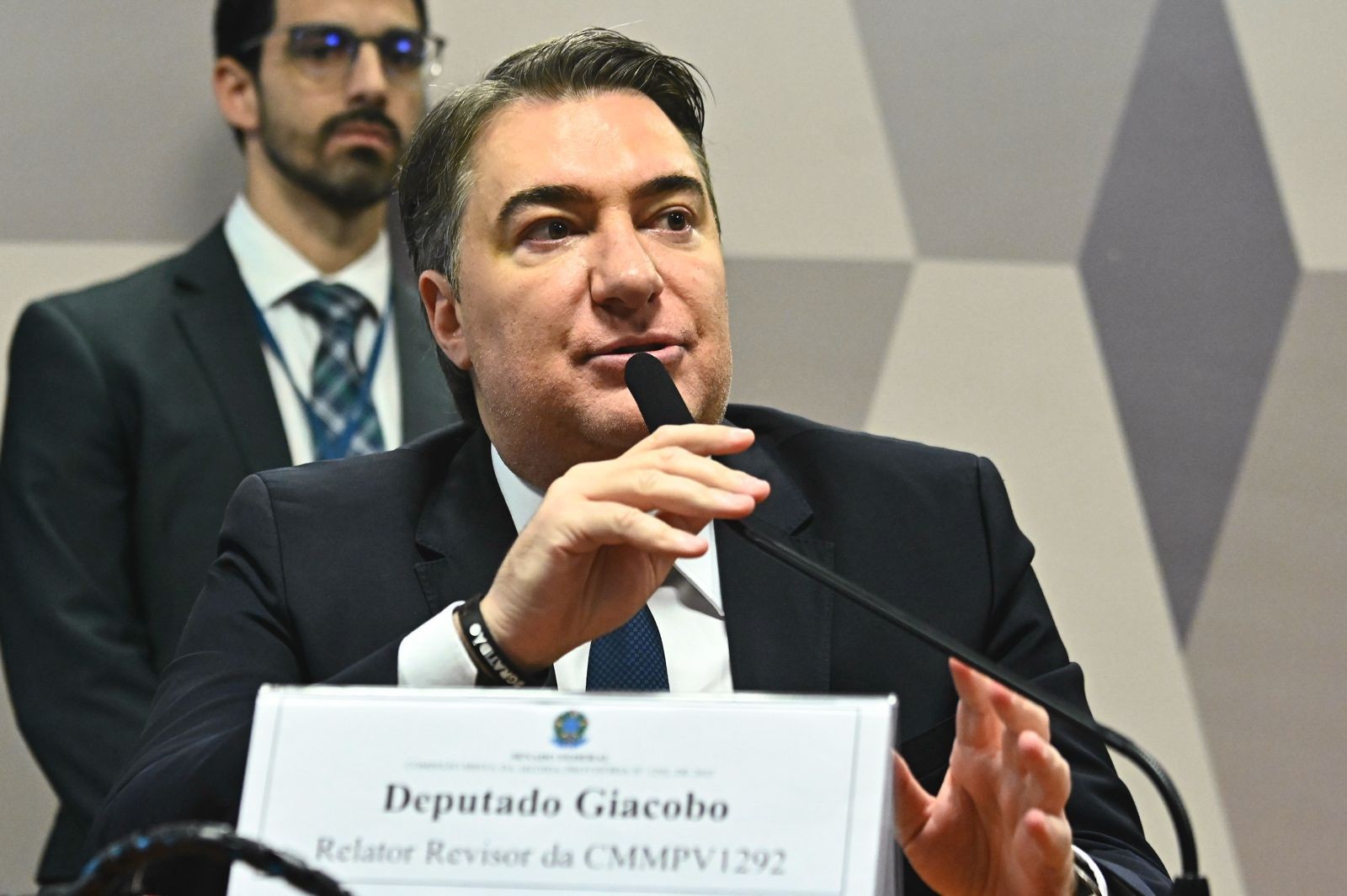 Giacobo critica riscos da MP do Consignado em audiência pública no Congresso Giacobo critica riscos da MP do Consignado em audiência pública no Congresso
