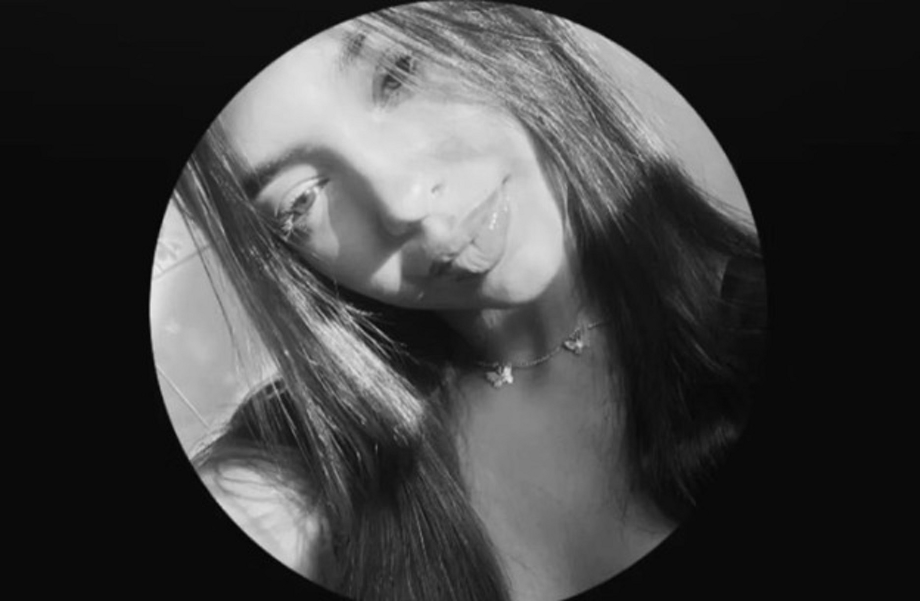 "Doce, gentil, sorridente": Quem era a jovem que morreu após comer bolo envenenado? "Doce, gentil, sorridente": Quem era a jovem que morreu após comer bolo envenenado?