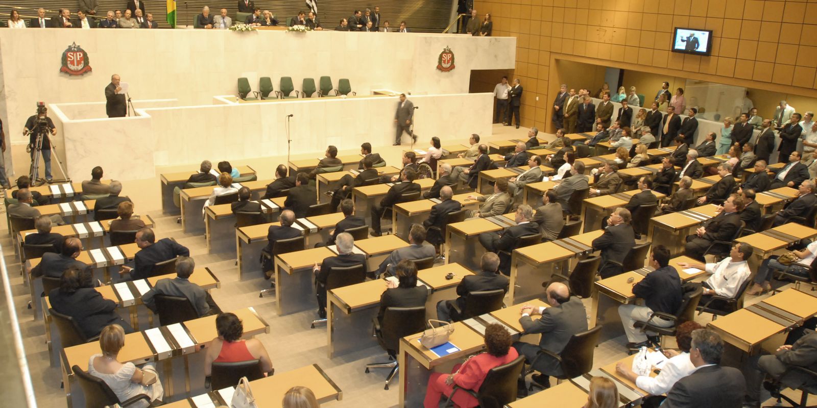 Deputadas estaduais paulistas recebem ameaças de morte Deputadas estaduais paulistas recebem ameaças de morte