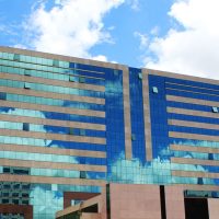 Justiça bloqueia R$ 119 milhões de investigados por fraude contra INSS Imagem referente a Justiça bloqueia R$ 119 milhões de investigados por fraude contra INSS