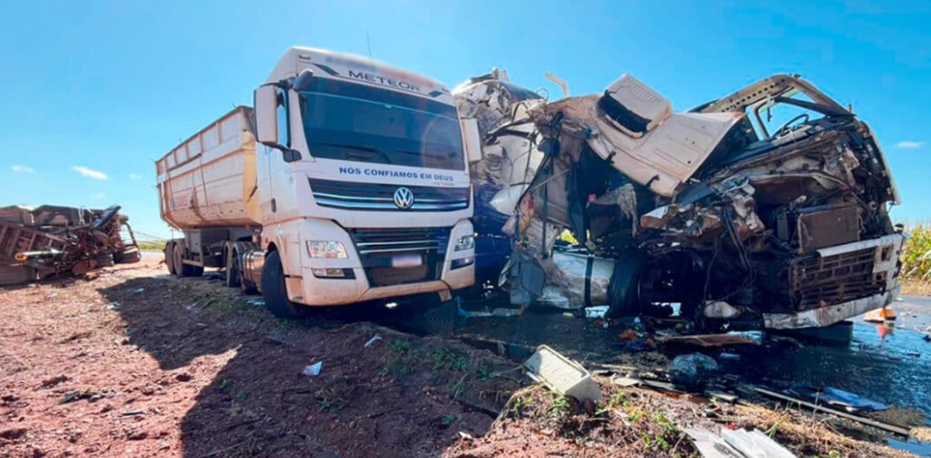 Tragédia na estrada: colisão com carreta parada resulta em morte e interdição da via