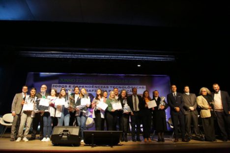 Campanha contra as drogas de 2025 expande foco para a dependência tecnológica
