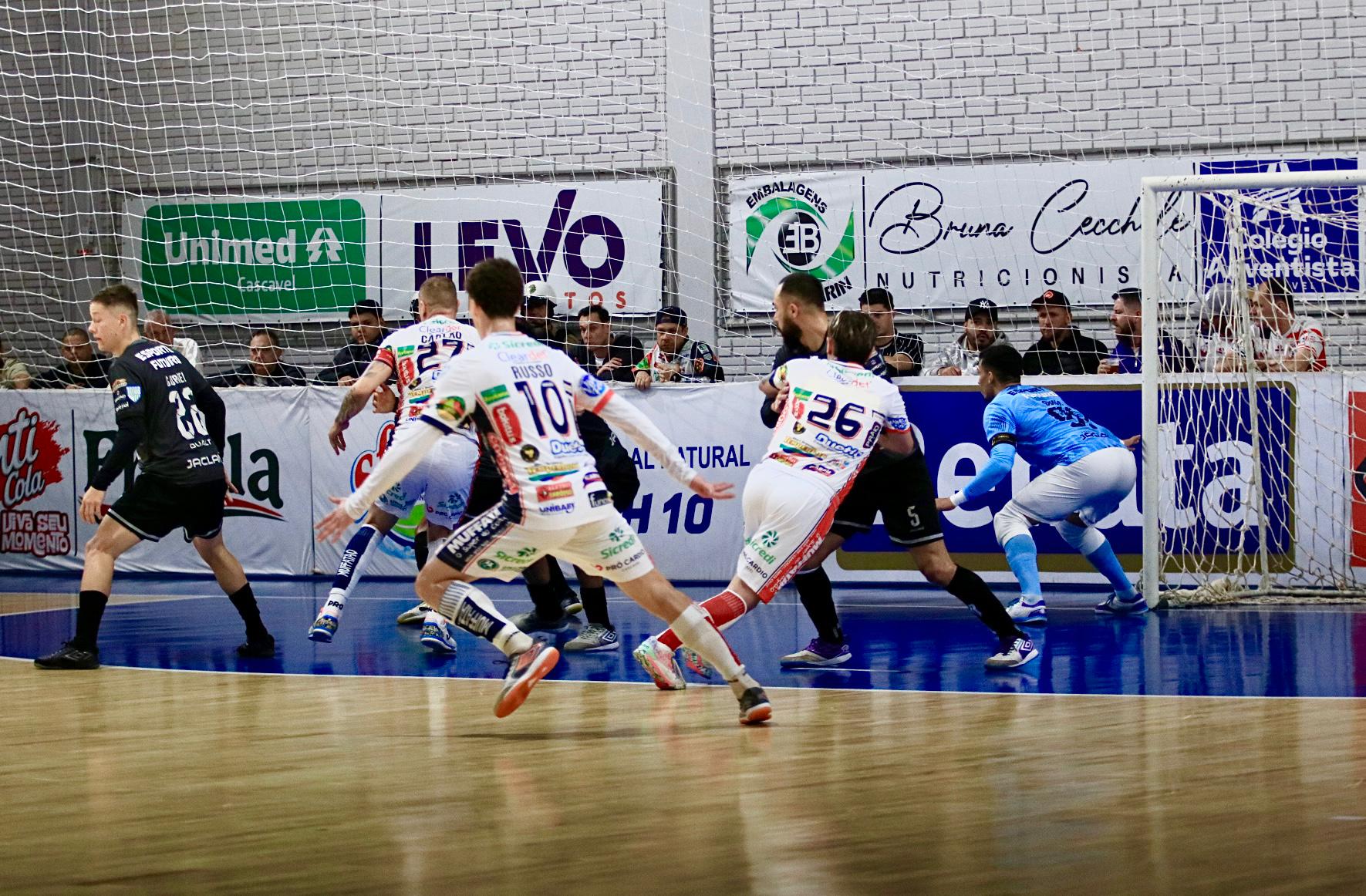 Cascavel Futsal é derrotado pelo Esporte Futuro e perde invencibilidade de 14 jogos Cascavel Futsal é derrotado pelo Esporte Futuro e perde invencibilidade de 14 jogos