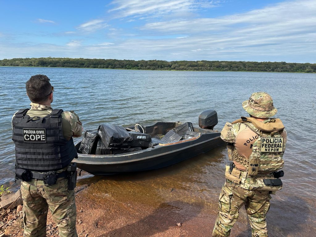 Oito mil maços: Operação policial intercepta embarcação com contrabando de cigarros em Itaipulândia