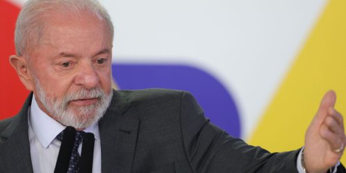 Lula chega a Paris para visita de Estado e encontro com empresários Imagem referente a Lula chega a Paris para visita de Estado e encontro com empresários